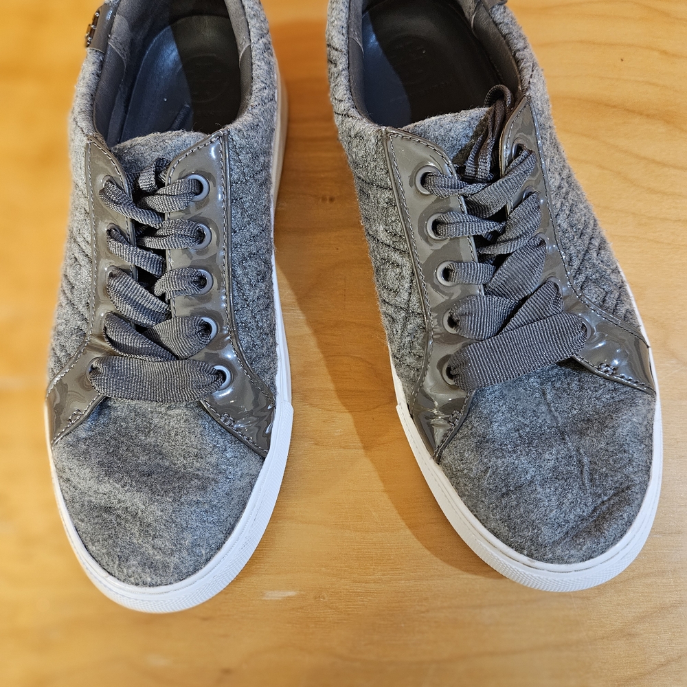 Size 7. Tory Burch Dovestone Gray Quilted Felted Women's Sneakers. Clean! Logo - Picture 4 of 11